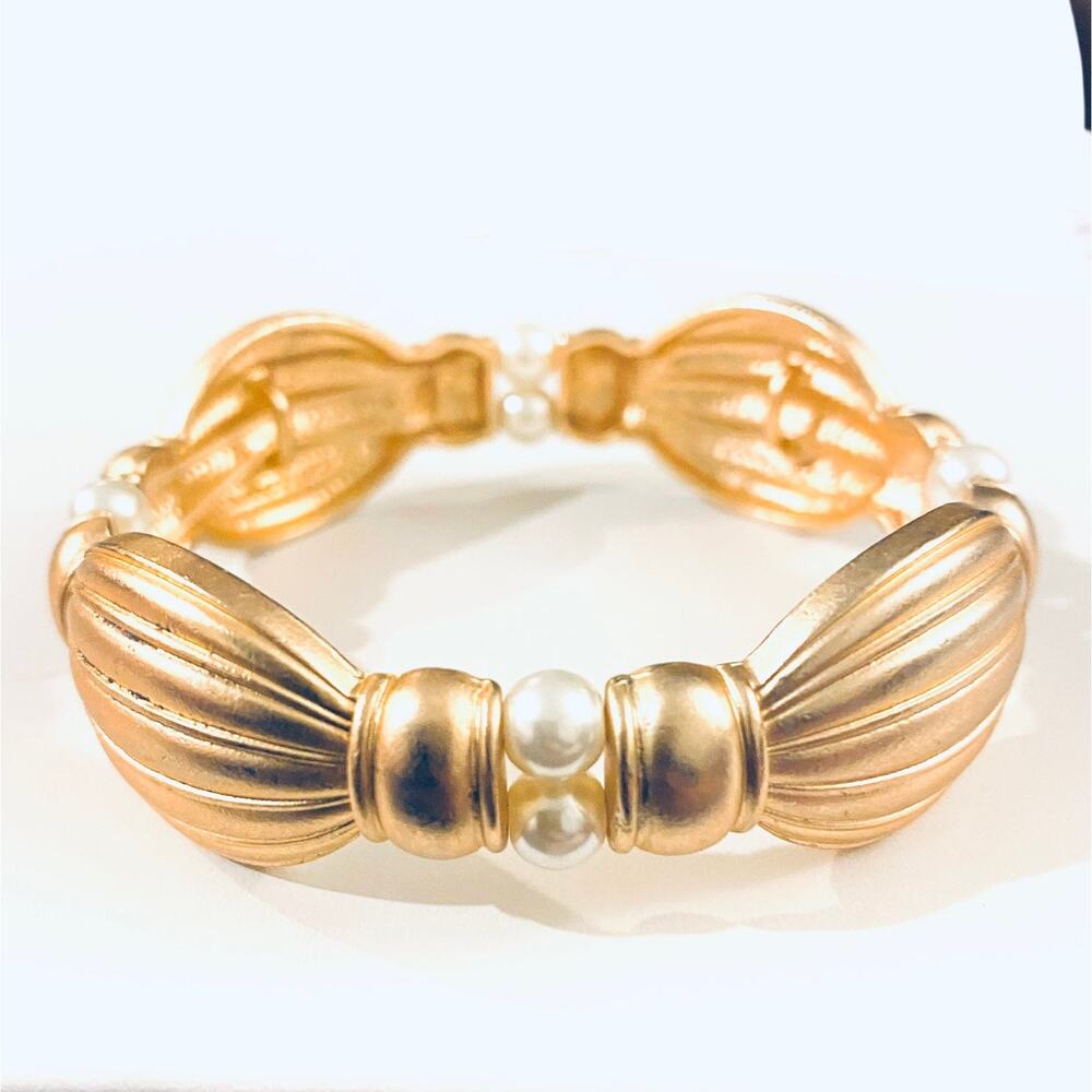 Gold Stretch Bracelet with Pearls